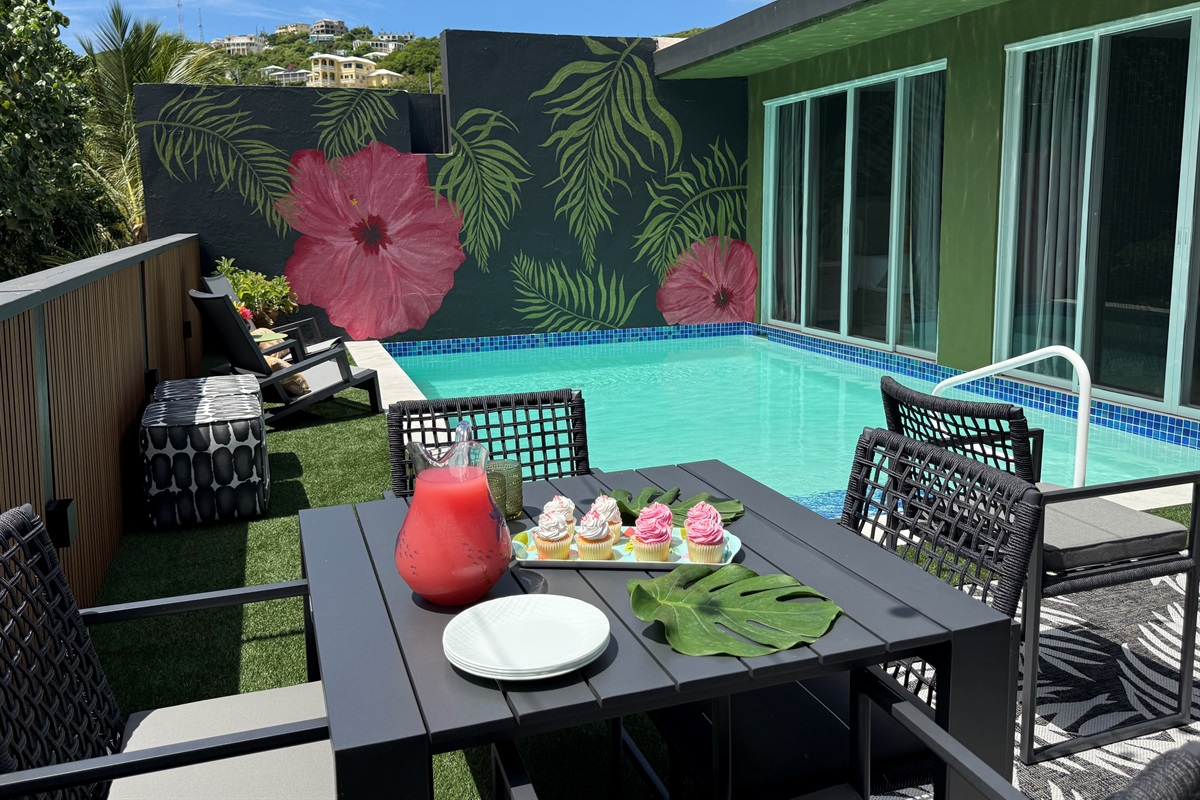 Outdoor dining for four poolside