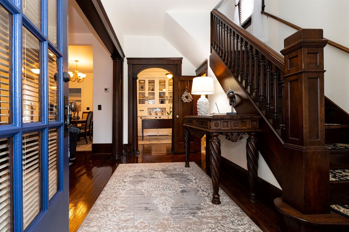 Old craftsman charm everywhere.