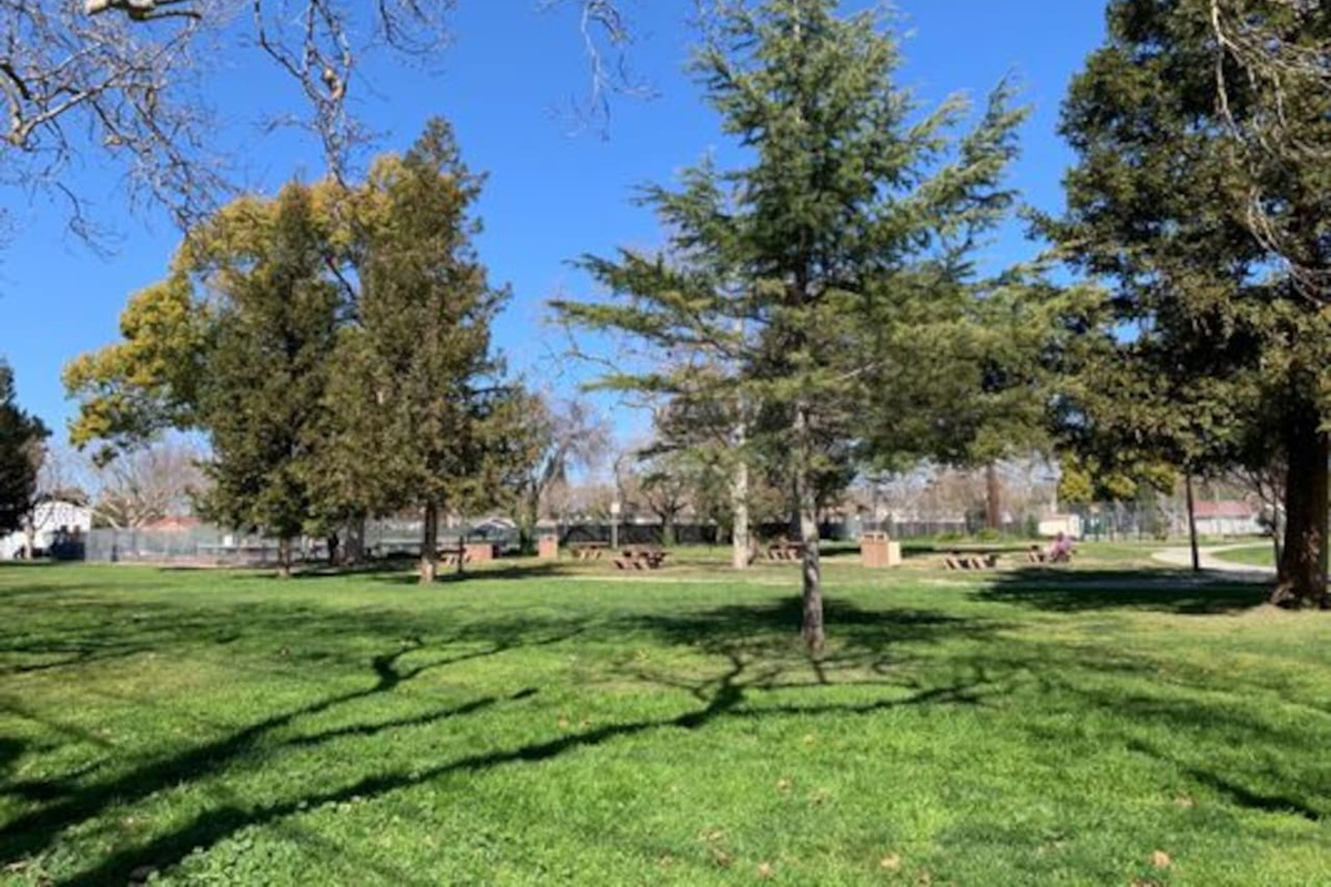 Take a leisurely walk to the nearby Backesto Park