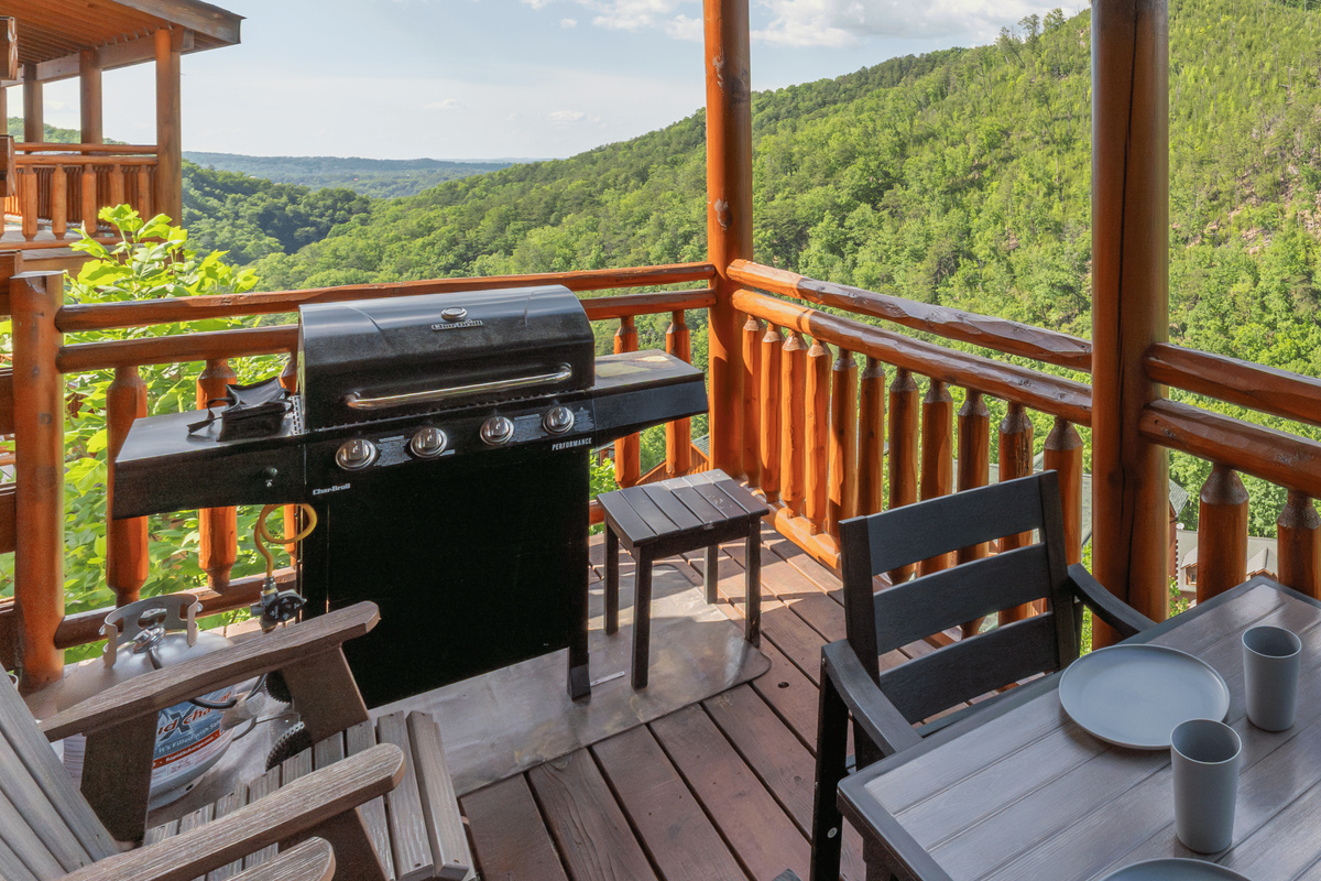 With that view, you just might fight over who gets to be grillmaster.