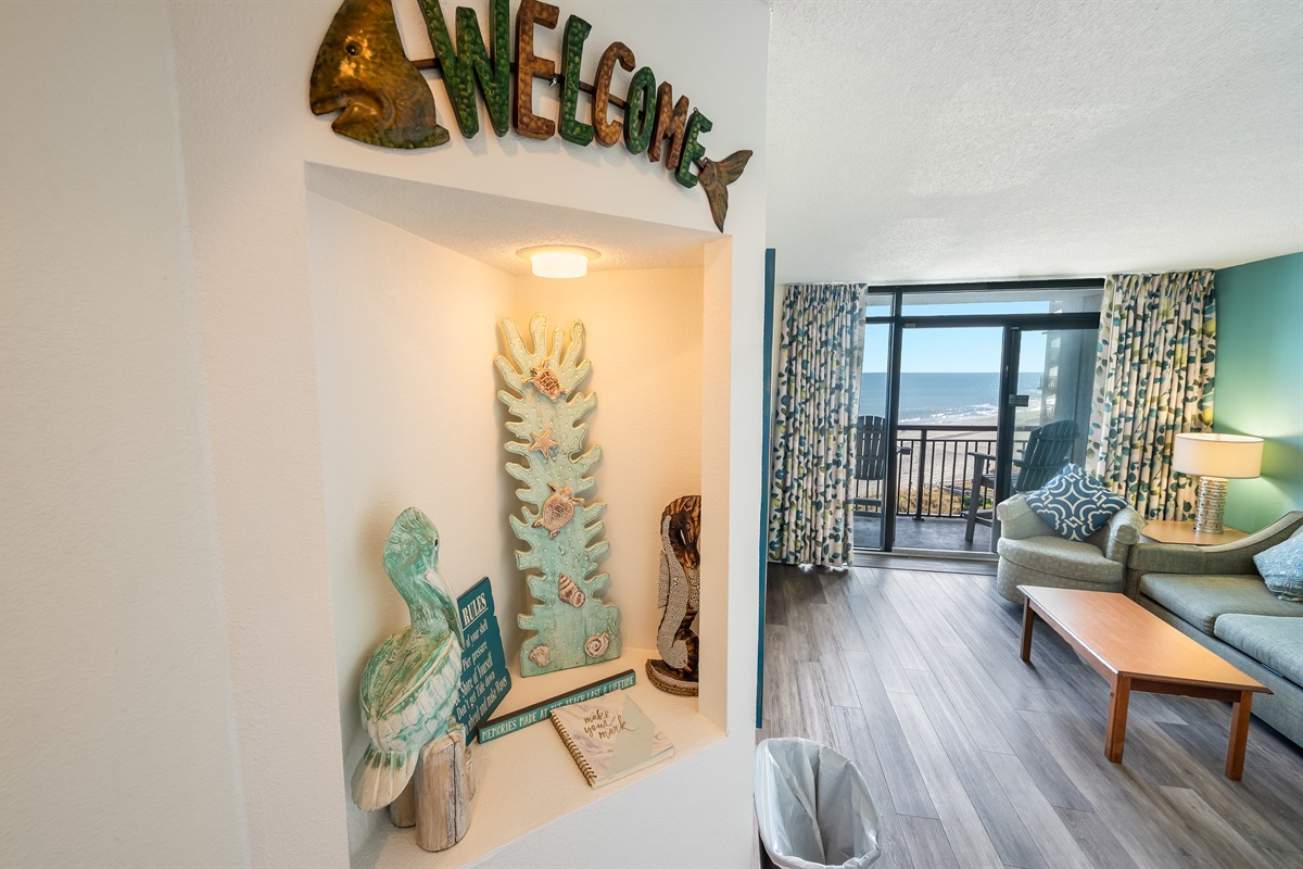 Living Room with Stunning Views🌊☀️