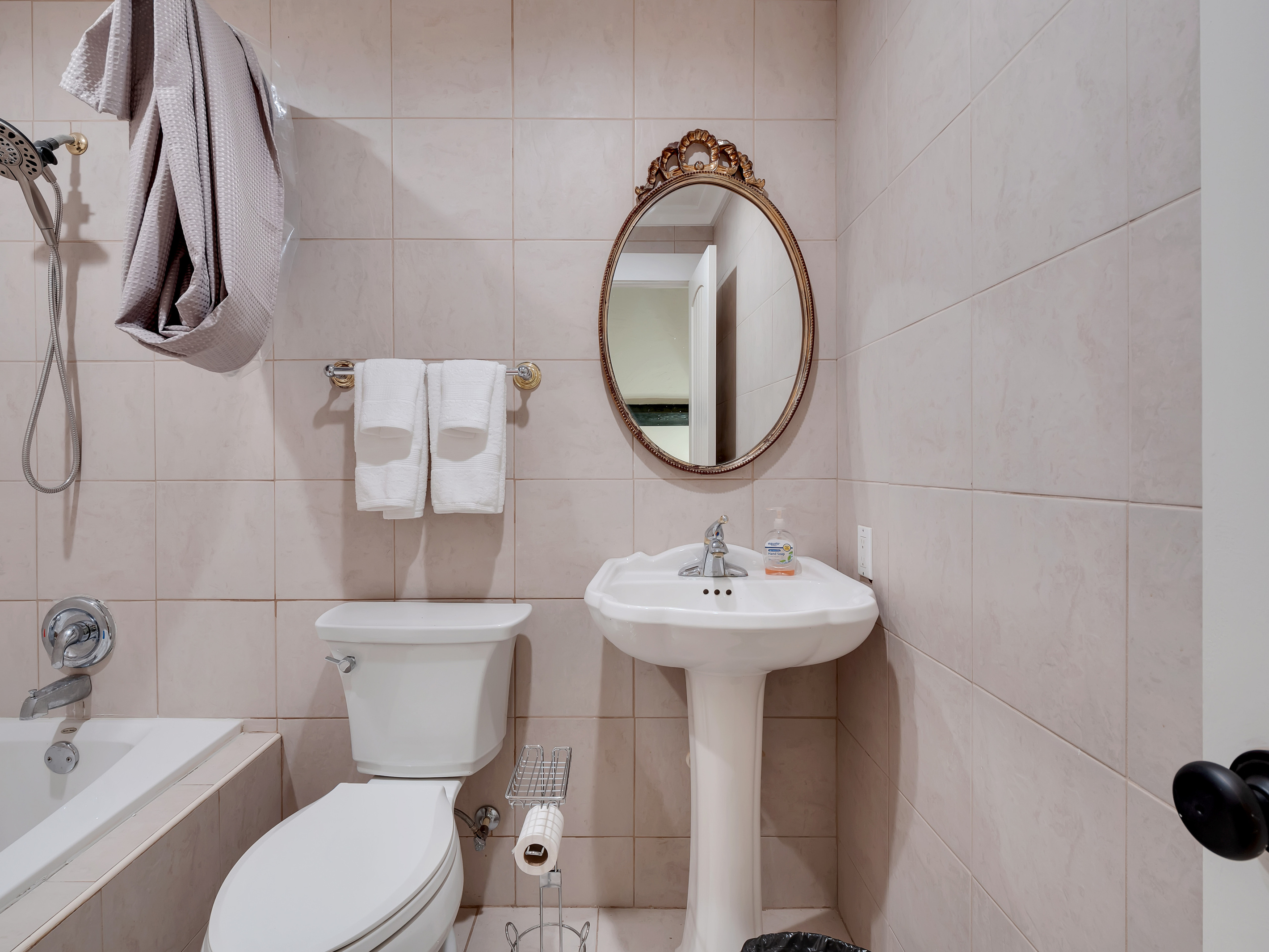 Upstairs bathroom, shower/tub