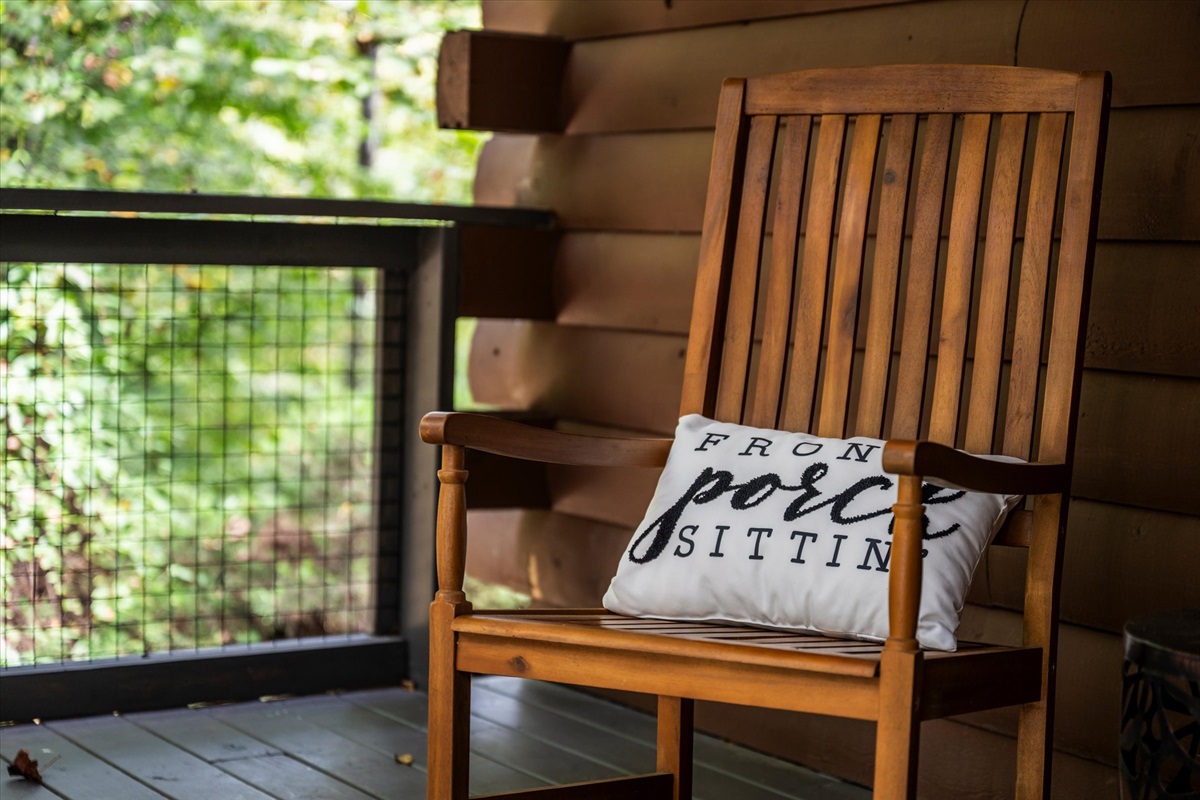 The craftsmanship of the log cabin welcomes the beauty of nature in this riverfront oasis.