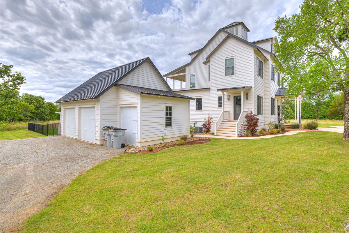Detached Garage