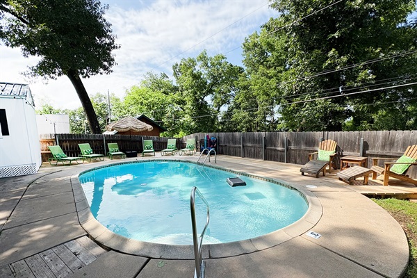 Cocktail Pool (Depth of 5ft)