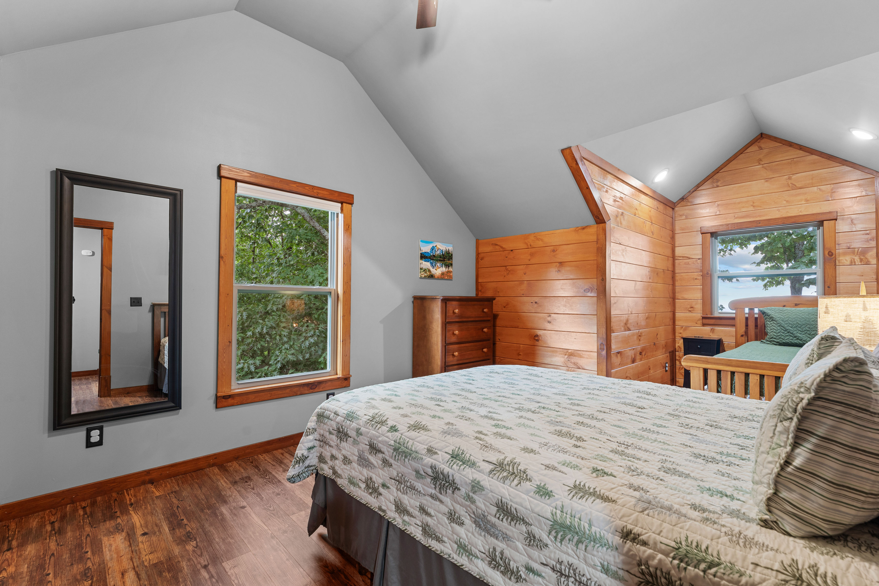 Queen Bedroom 3 Second Floor With Twin Bed