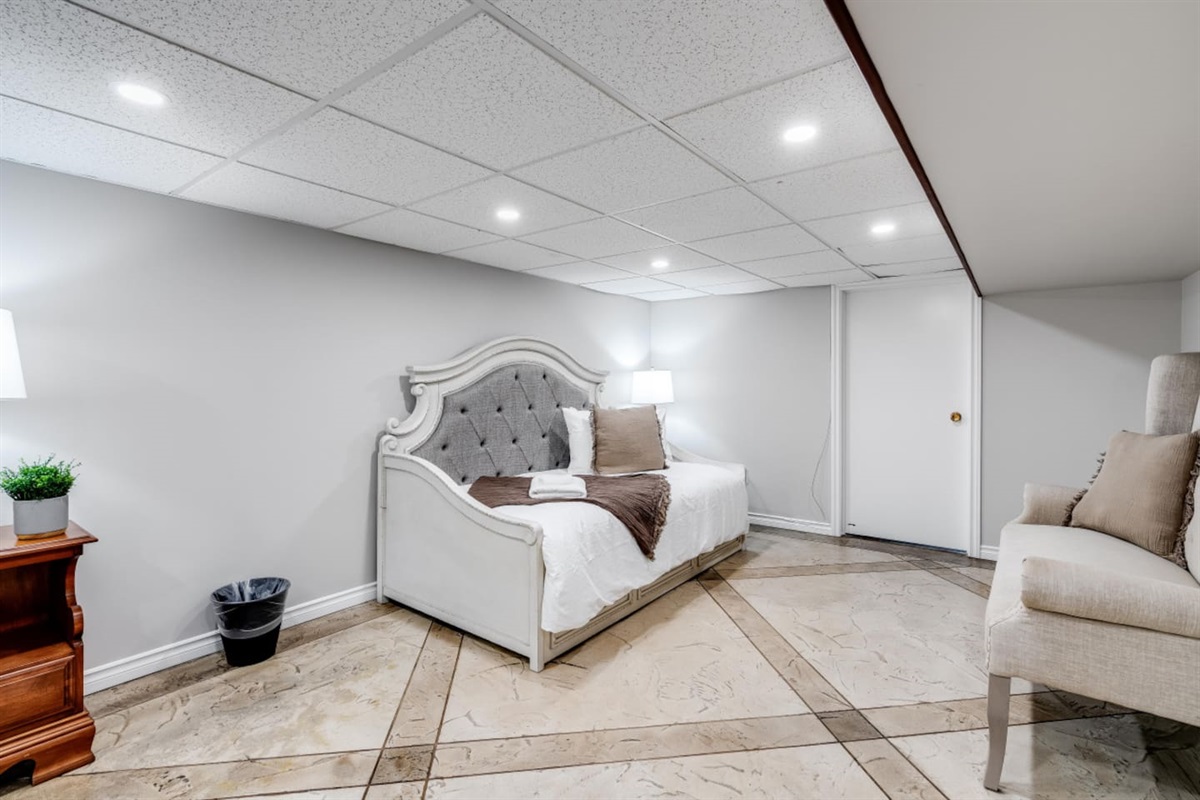 Lower Level Double/Twin Room