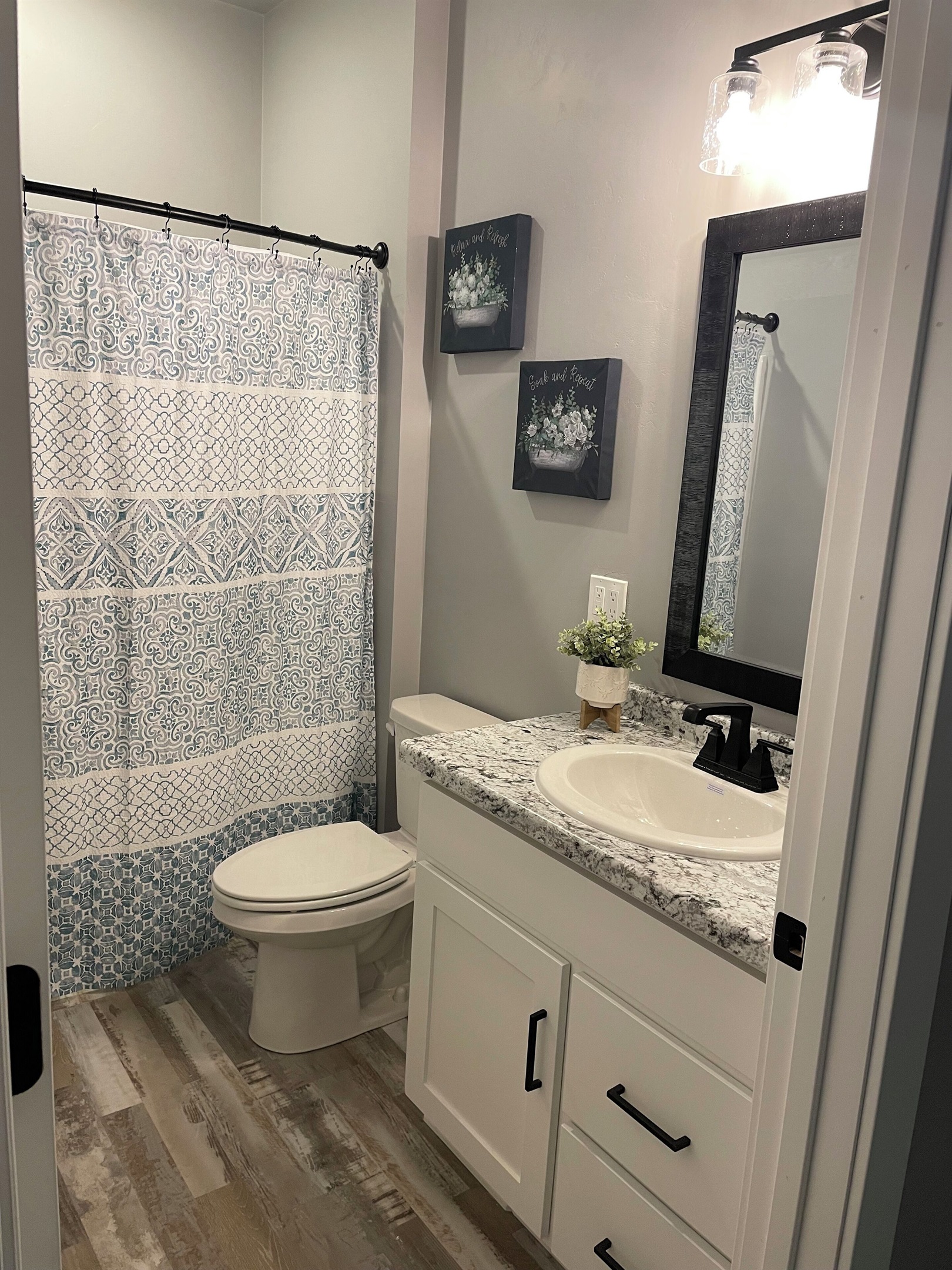 House 1 - bedroom 4 en-suite bathroom