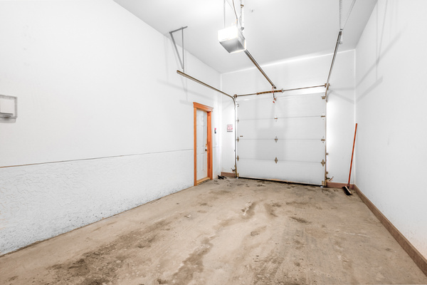 Private single car garage