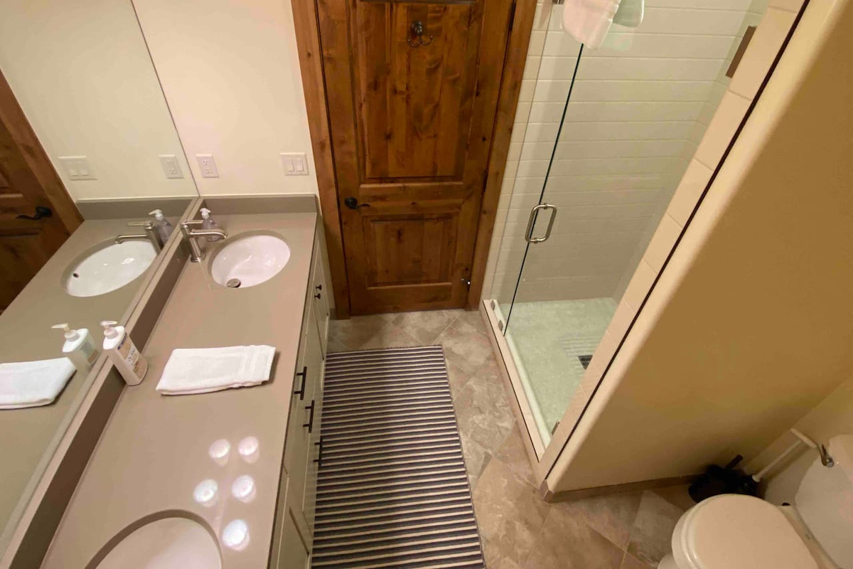Upstairs bathroom 3, attached to Bedrooms 3 and 4