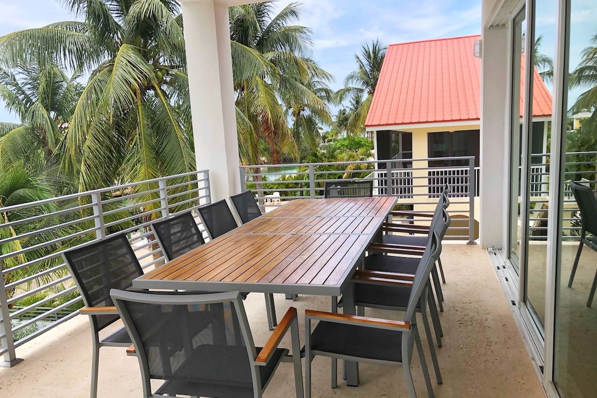 Outdoor Dining on The Veranda Overlooking The Pool and Canal