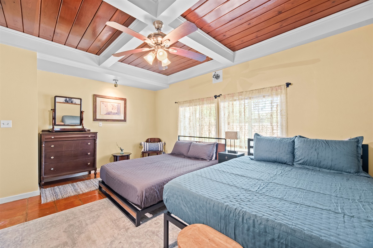 2 queen beds