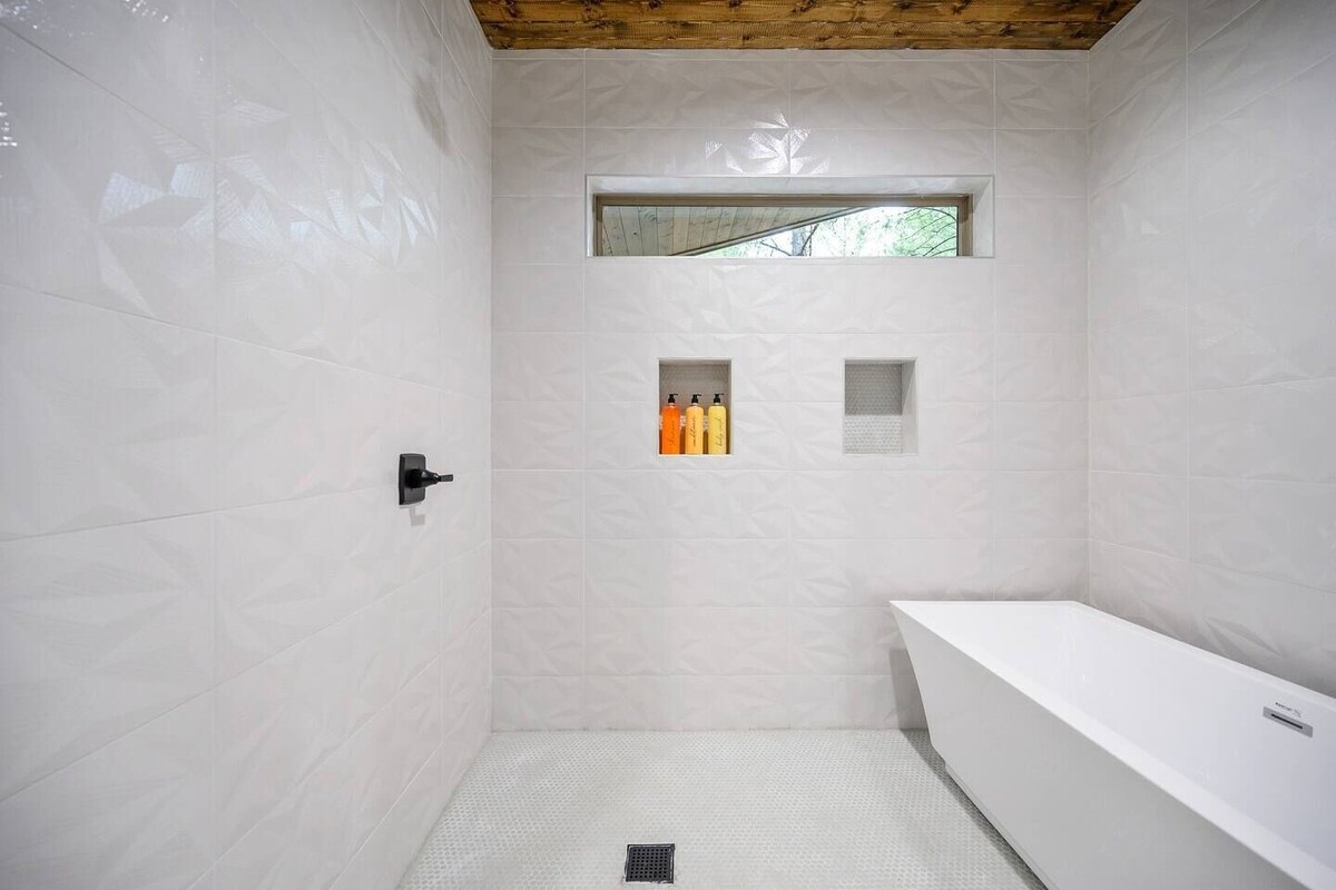 Spa like shower and soaker tub