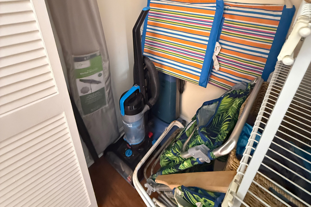 Beach chairs and umbrella for your beach days