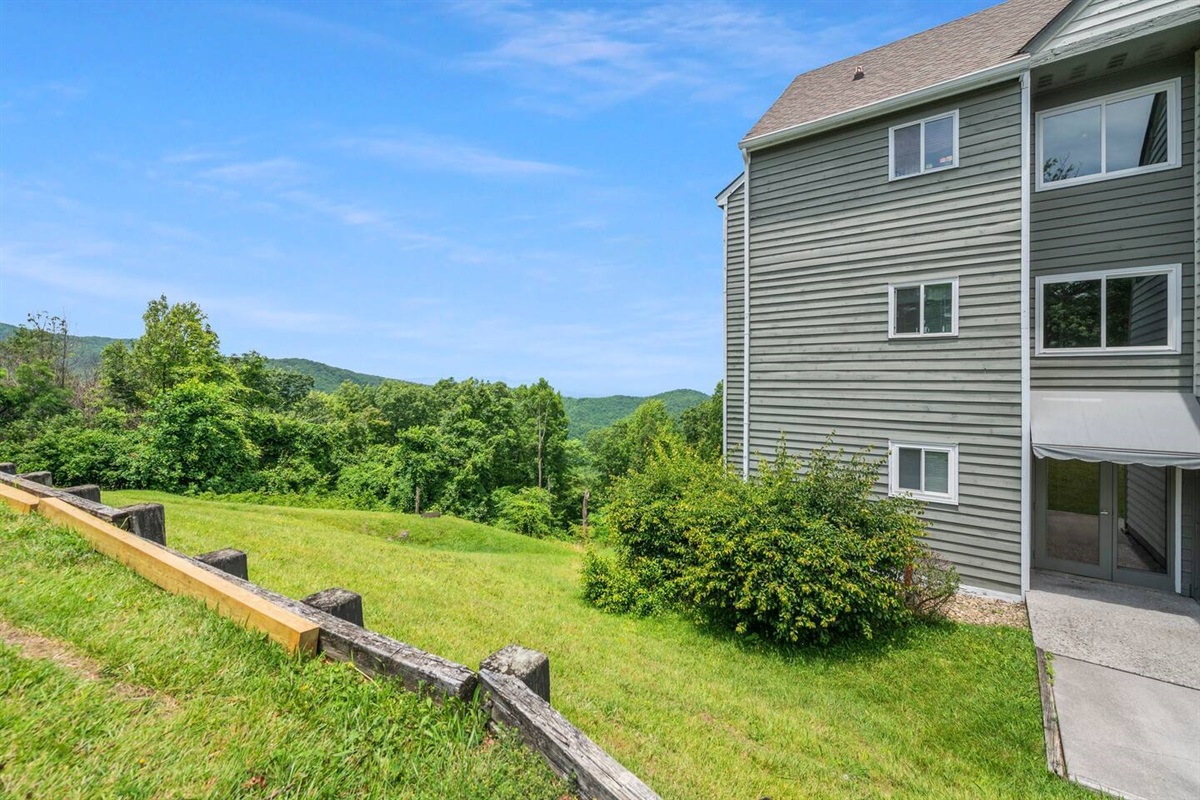 Quiet mountaintop setting--Watch for bears!