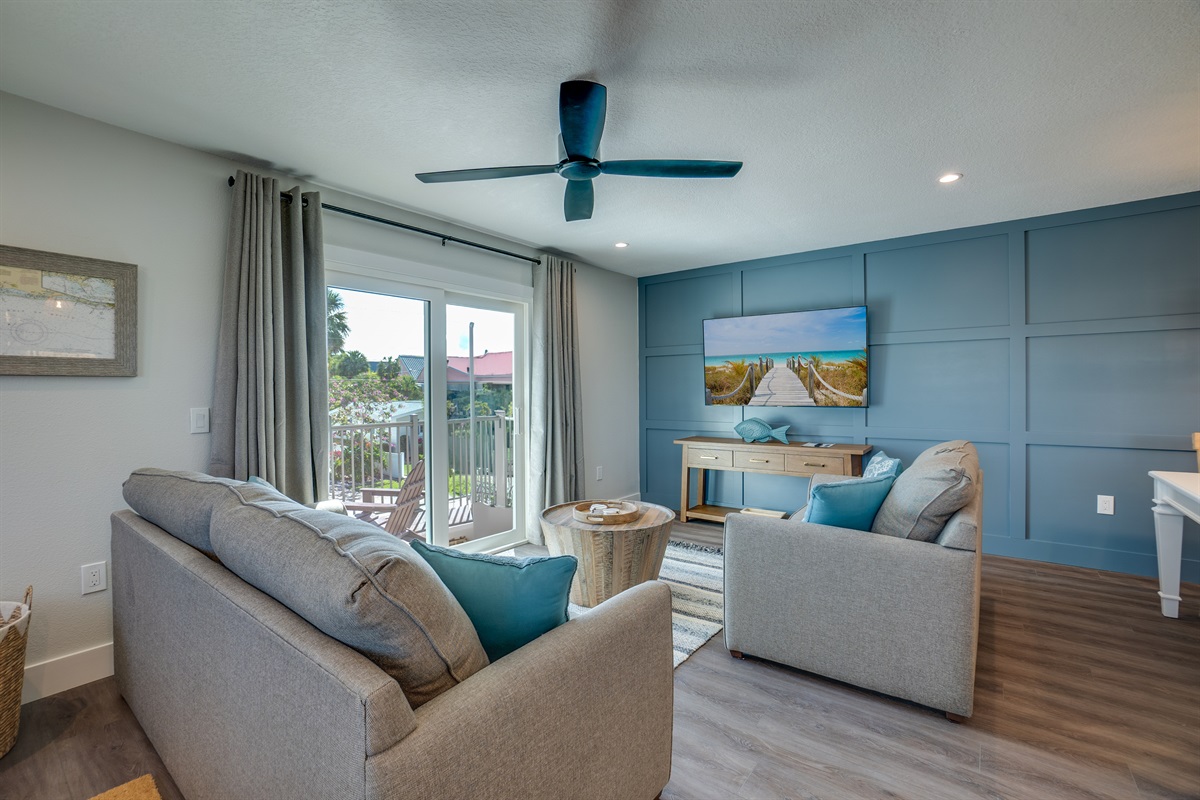 Living Room w/ Smart TV