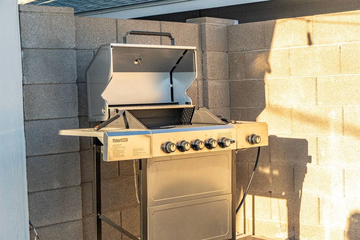 Outdoor BBQ grill—perfect for evening cookouts and dining under the Arizona sky.
