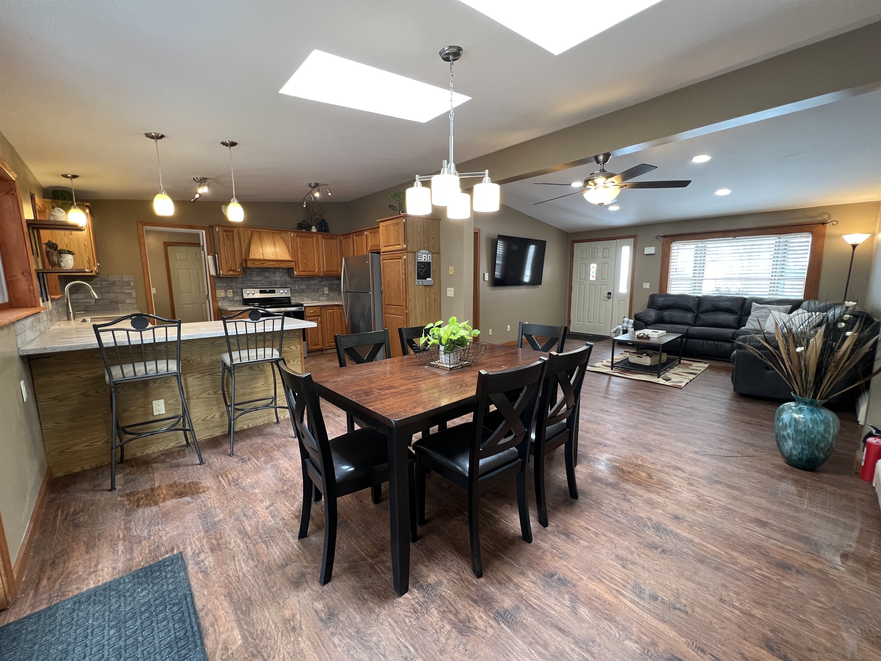 Overview of the open floor plan, dining room, kitchen, living room.