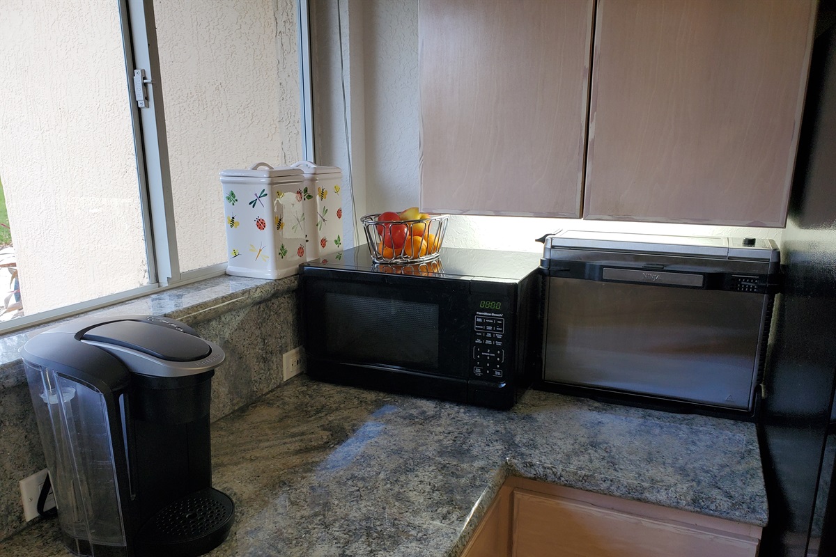 Keurig coffee maker and Kitchen extras