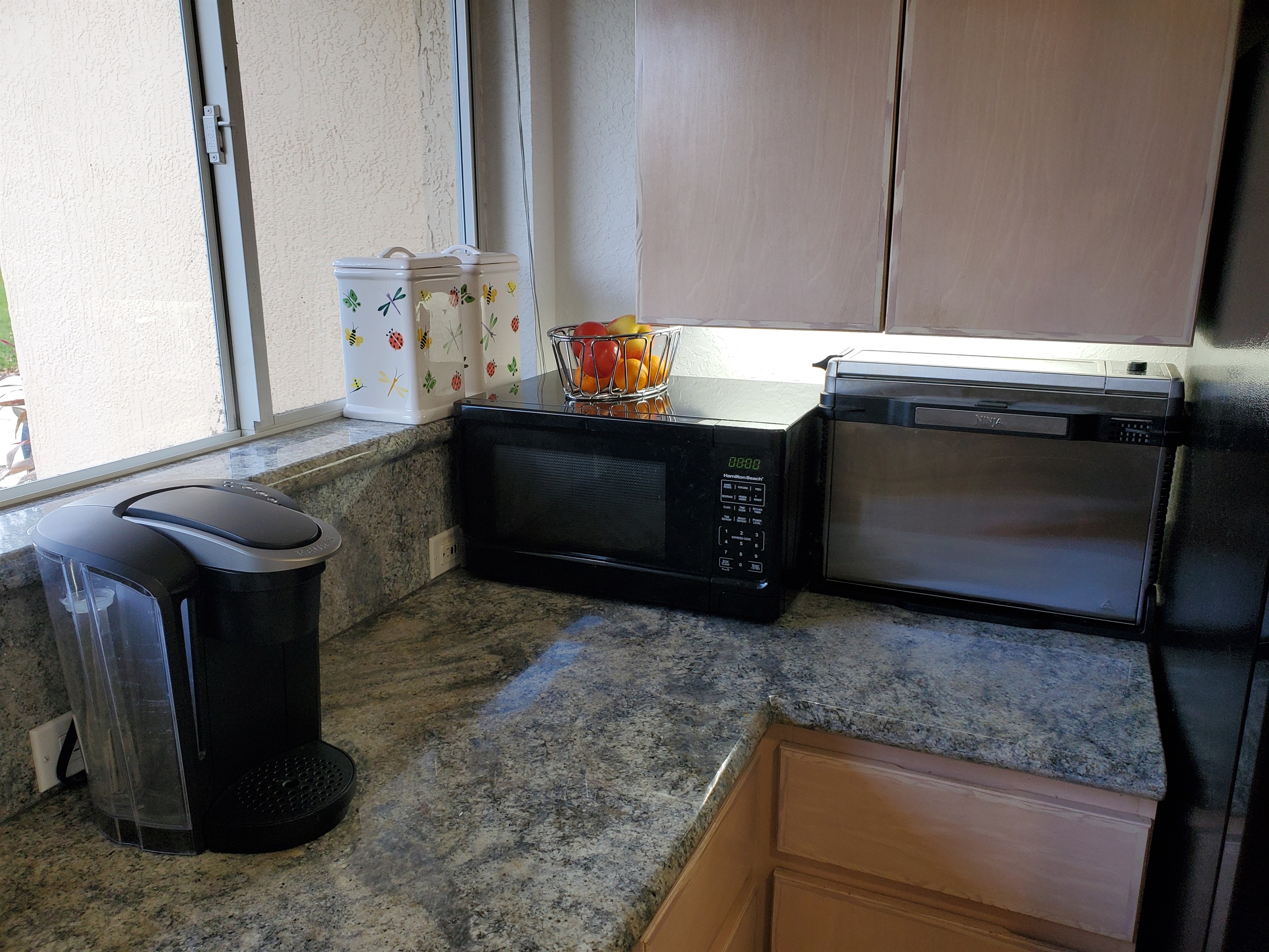 Keurig coffee maker and Kitchen extras