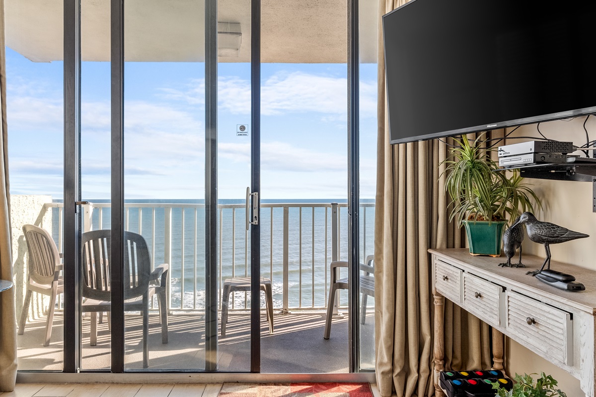 Cozy & Elegant Living Room with Panoramic Ocean Views 🌊☀️