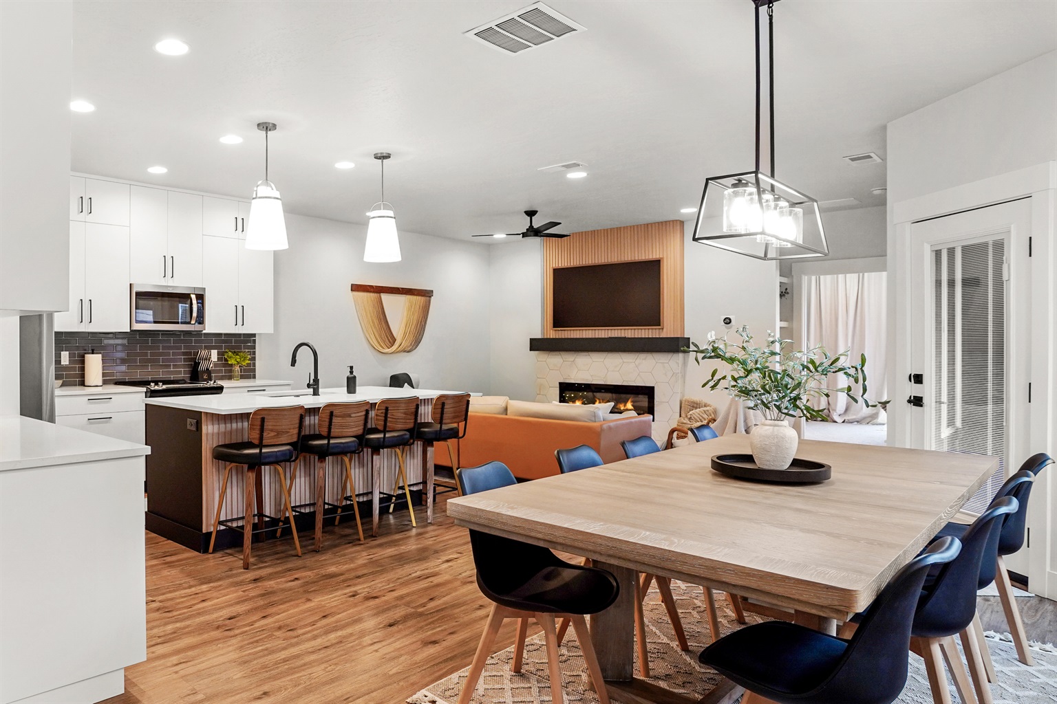 Enjoy the spacious and bright open living area with modern finishes.