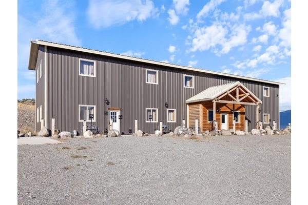 The Moose Suite is located on the first floor with its own exterior entrance for easy coming and going during your stay.