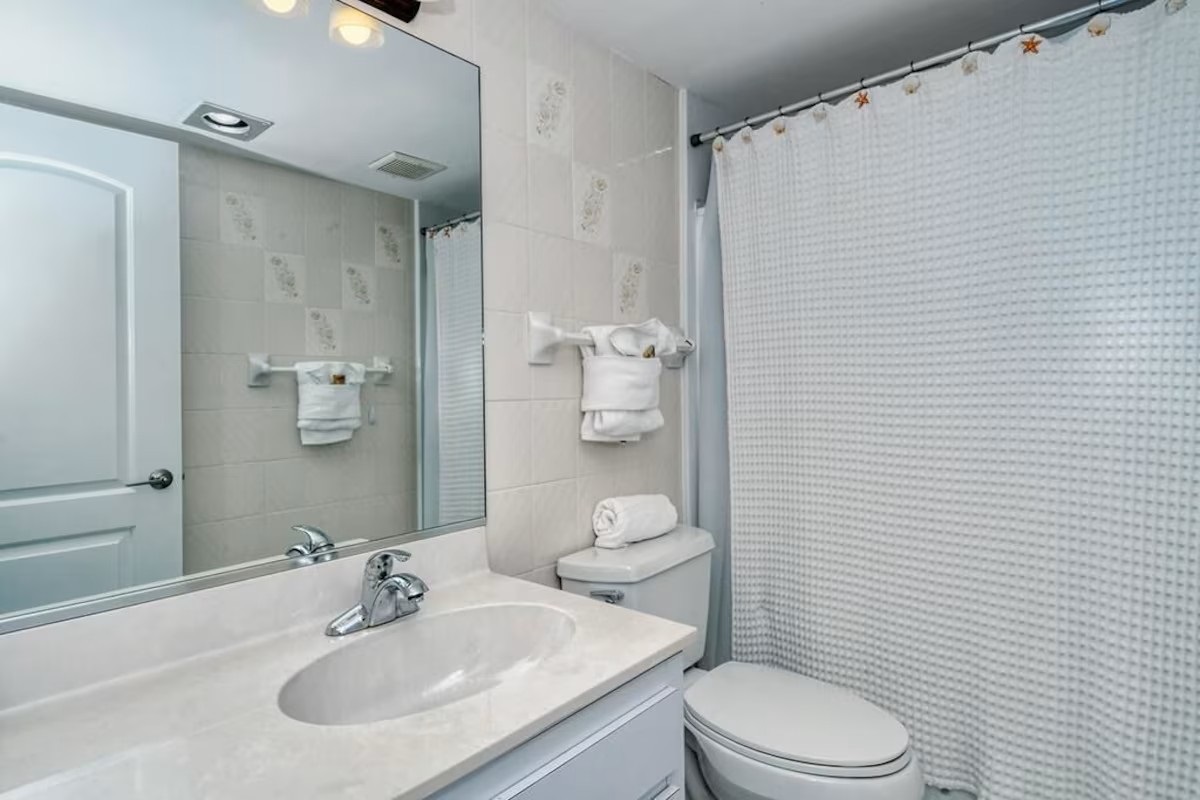Guest bath with tub and shower