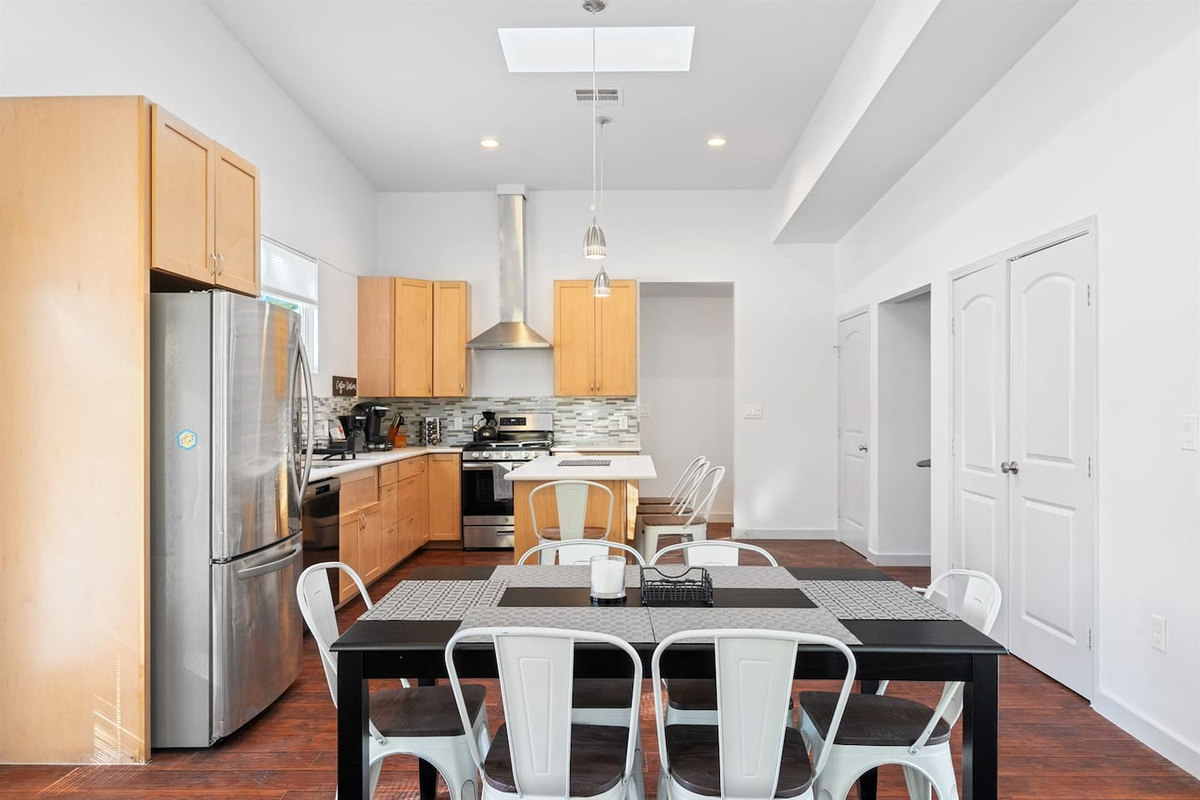 Middle Home: Where Meals Turn Into Moments 