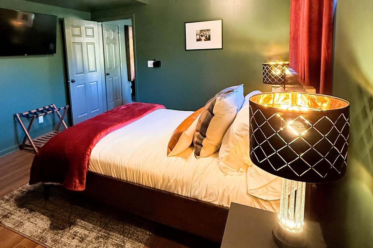 Refined yet practical, this guest room blends comfort with intention — from the in-room TV and travel-ready amenities to the USB equipped bedside lamps, every element is designed for ease, connection, and modern bourbon-country comfort.