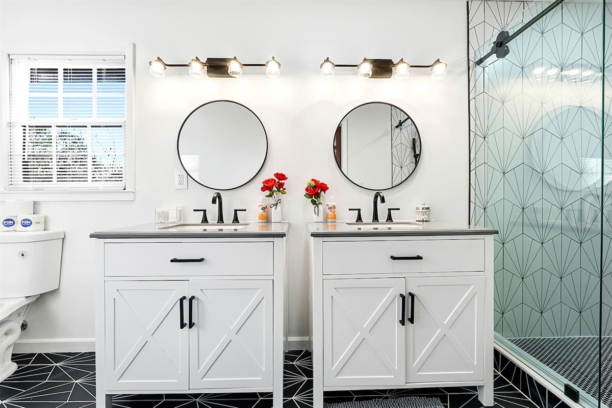 Private ensuite bathroom for Bedroom #5.