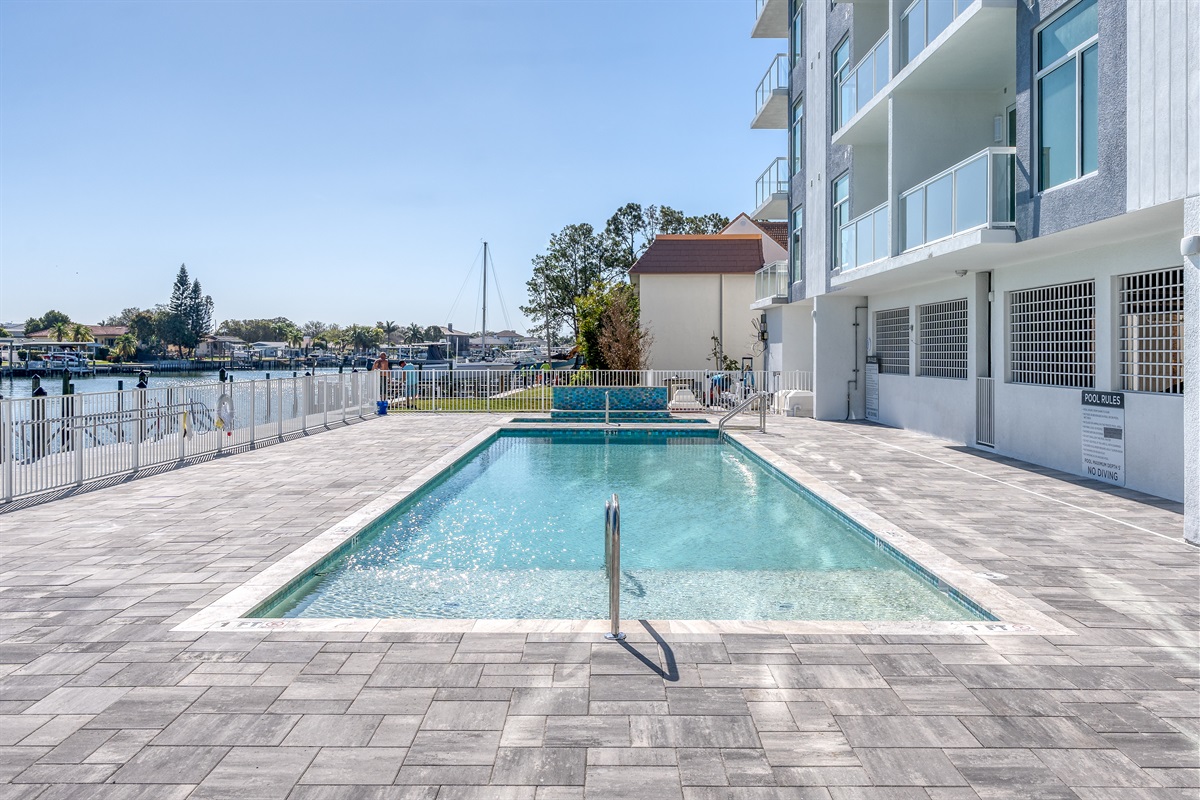 Pool/ Hot Tub, on the Intracoastal waterway!