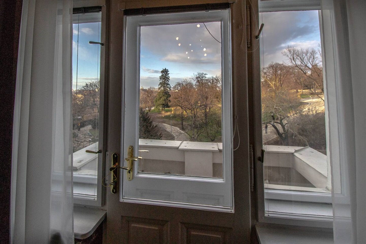 Balcony in the 2nd room with amazing view to Riegrovy sady Park