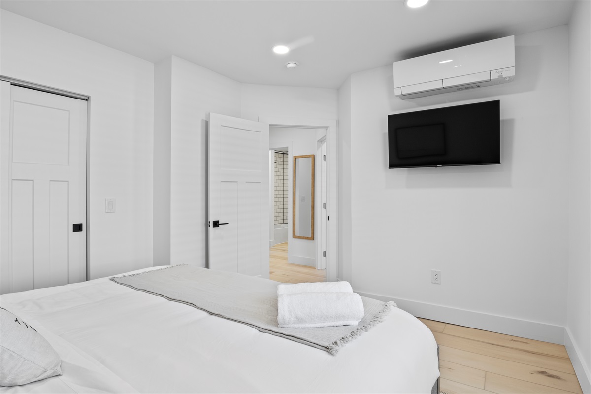 King Size Bed w/ Smart TV