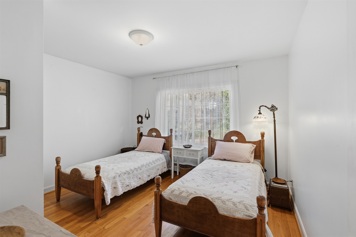 Twin bedroom with two comfortable beds