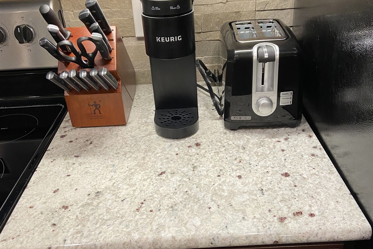 Single serve Keurig.  Bring your pods!  Regular coffee maker available too.