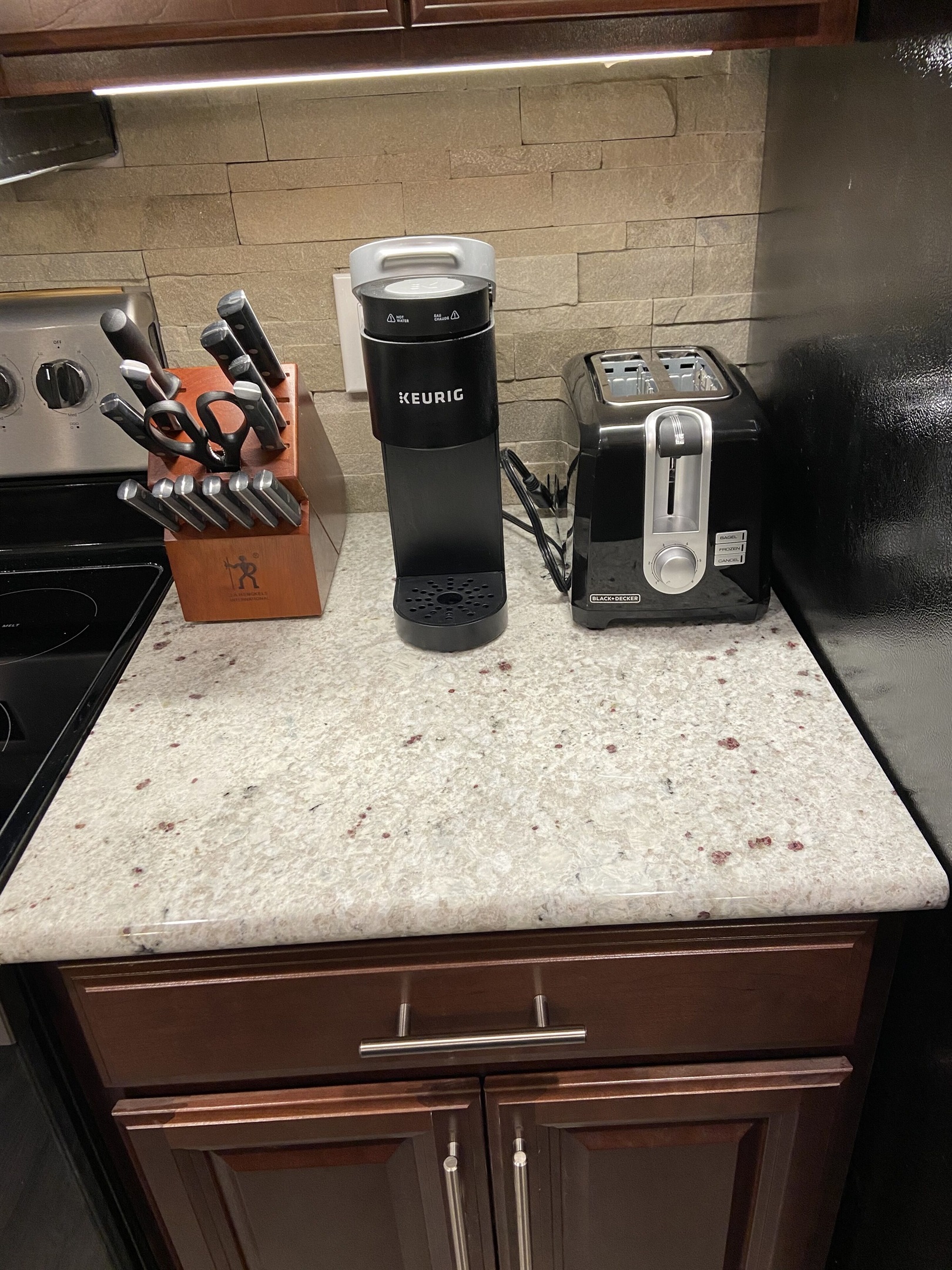 Single serve Keurig.  Bring your pods!  Regular coffee maker available too.