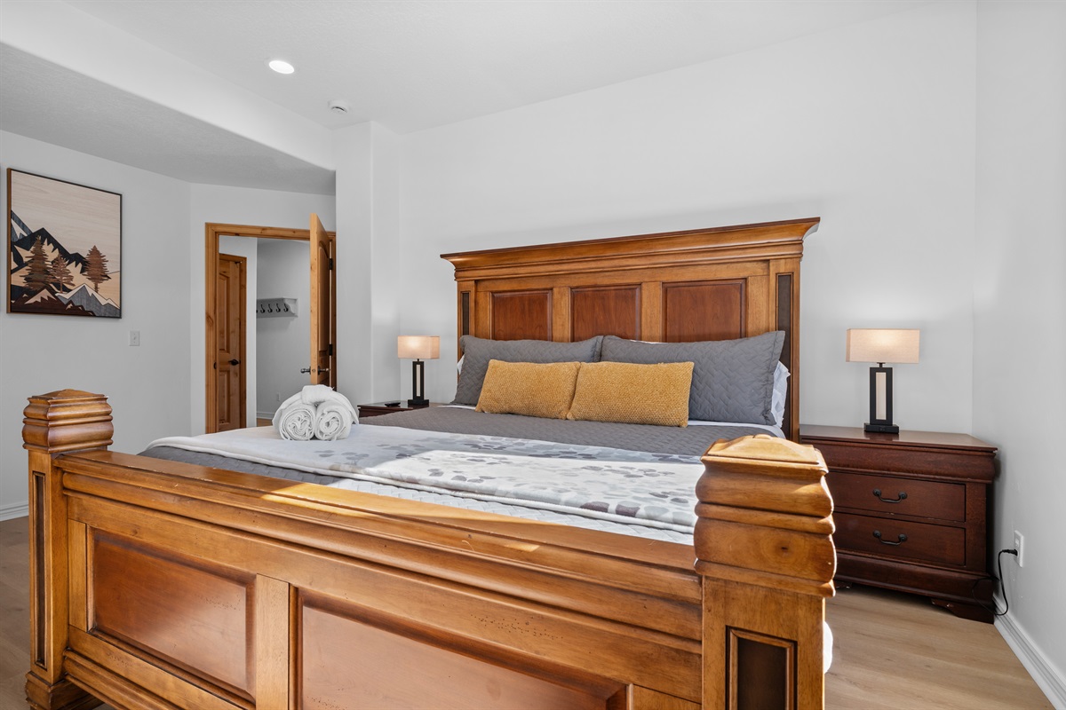 Main Level Primary Bedroom – Features a spacious layout, king bed, and cozy lighting for ultimate comfort.