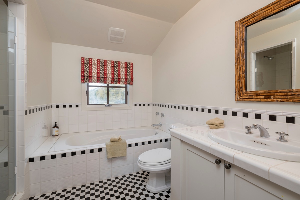 Upstairs Guest Bath- view 2