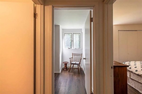 Antechamber to bunk bed room