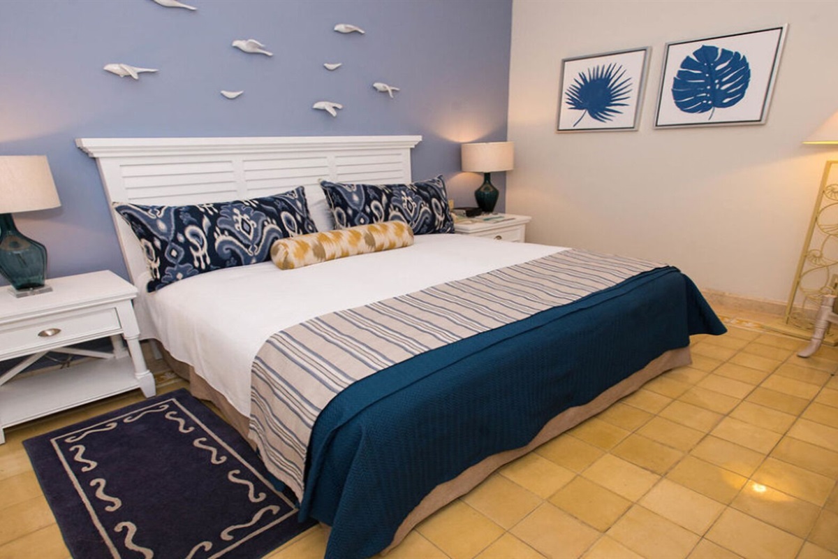 Owner Master Suite at Pueblo Bonito Emerald Bay, Vacation Travel Exclusives