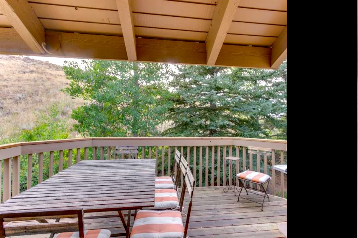 Furnished Patio- summer/fall only