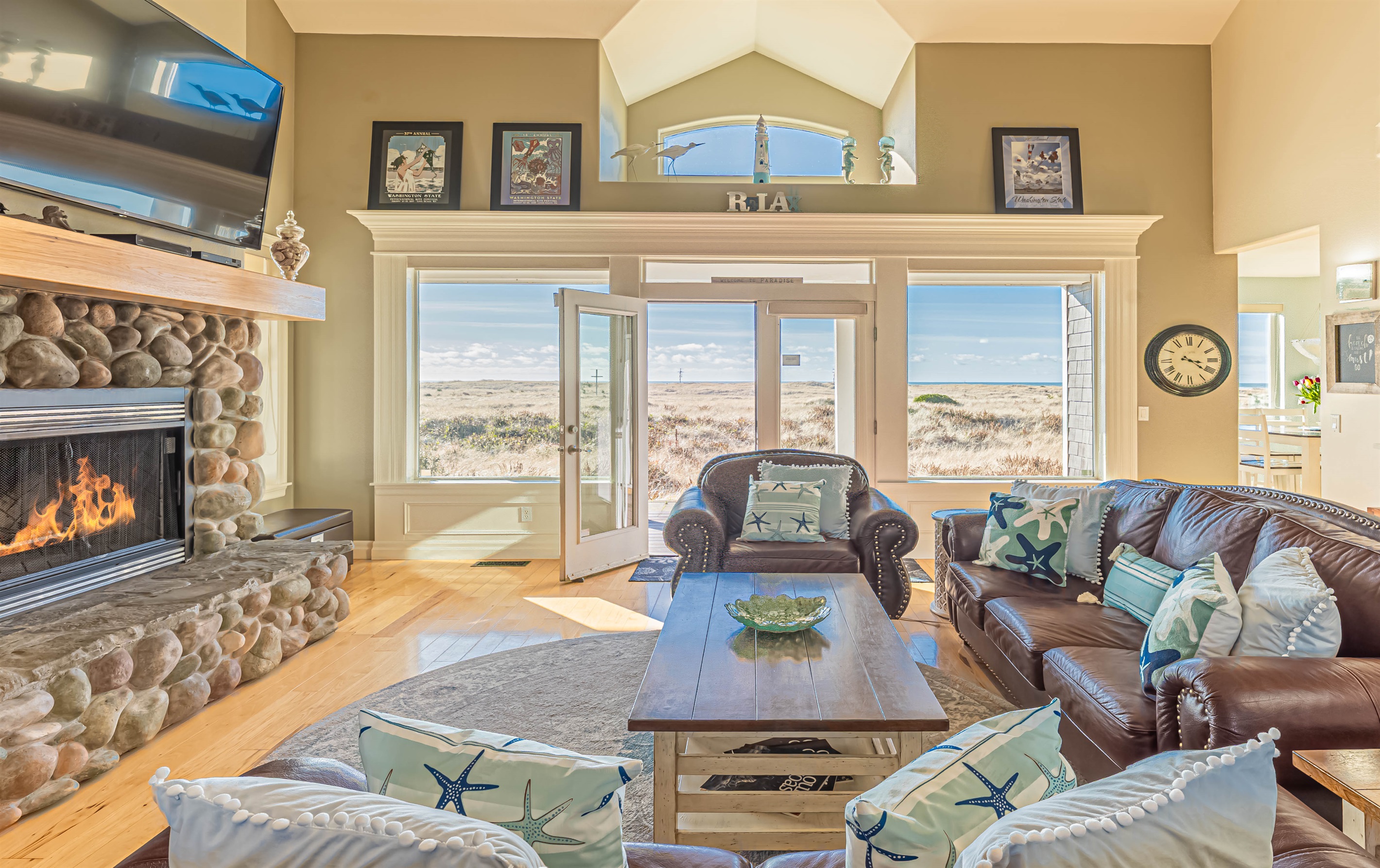 You're greeted by amazing views right when you walk in the frond door!