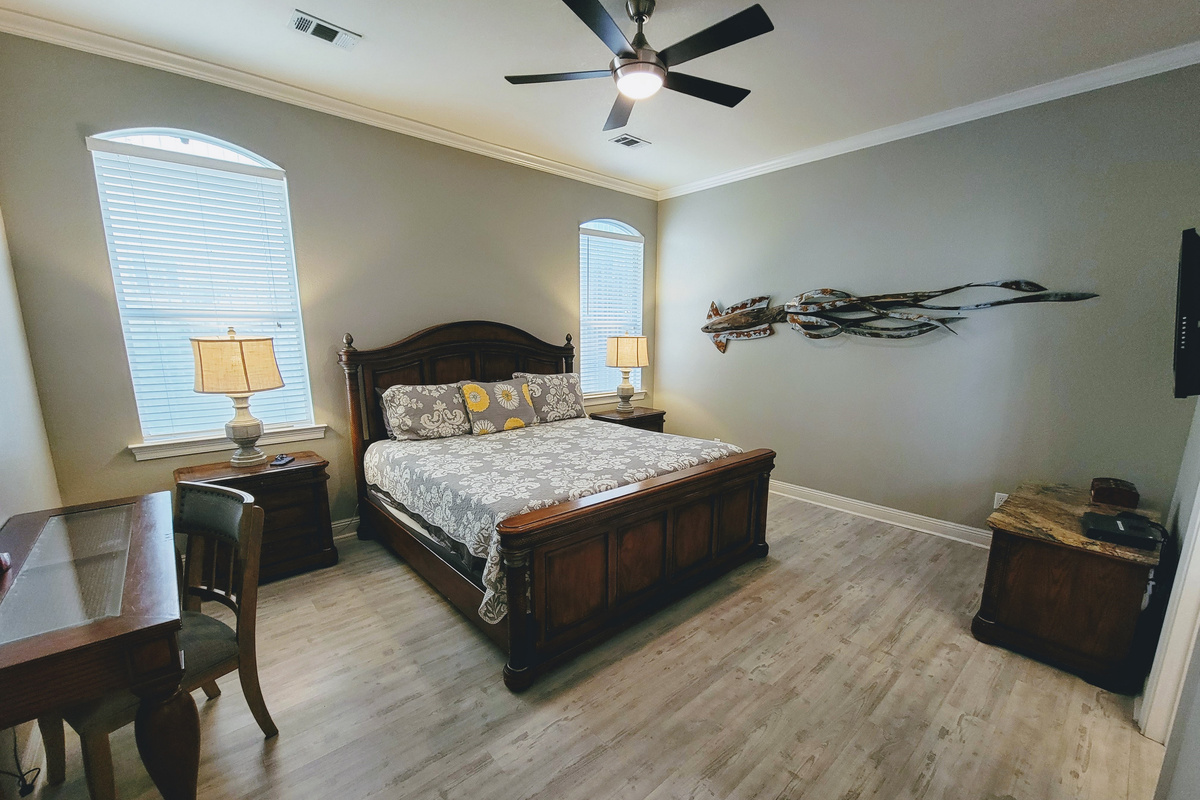 Bedroom #1 - 1st Flr King Mstr Suite with walk-in shower & tub