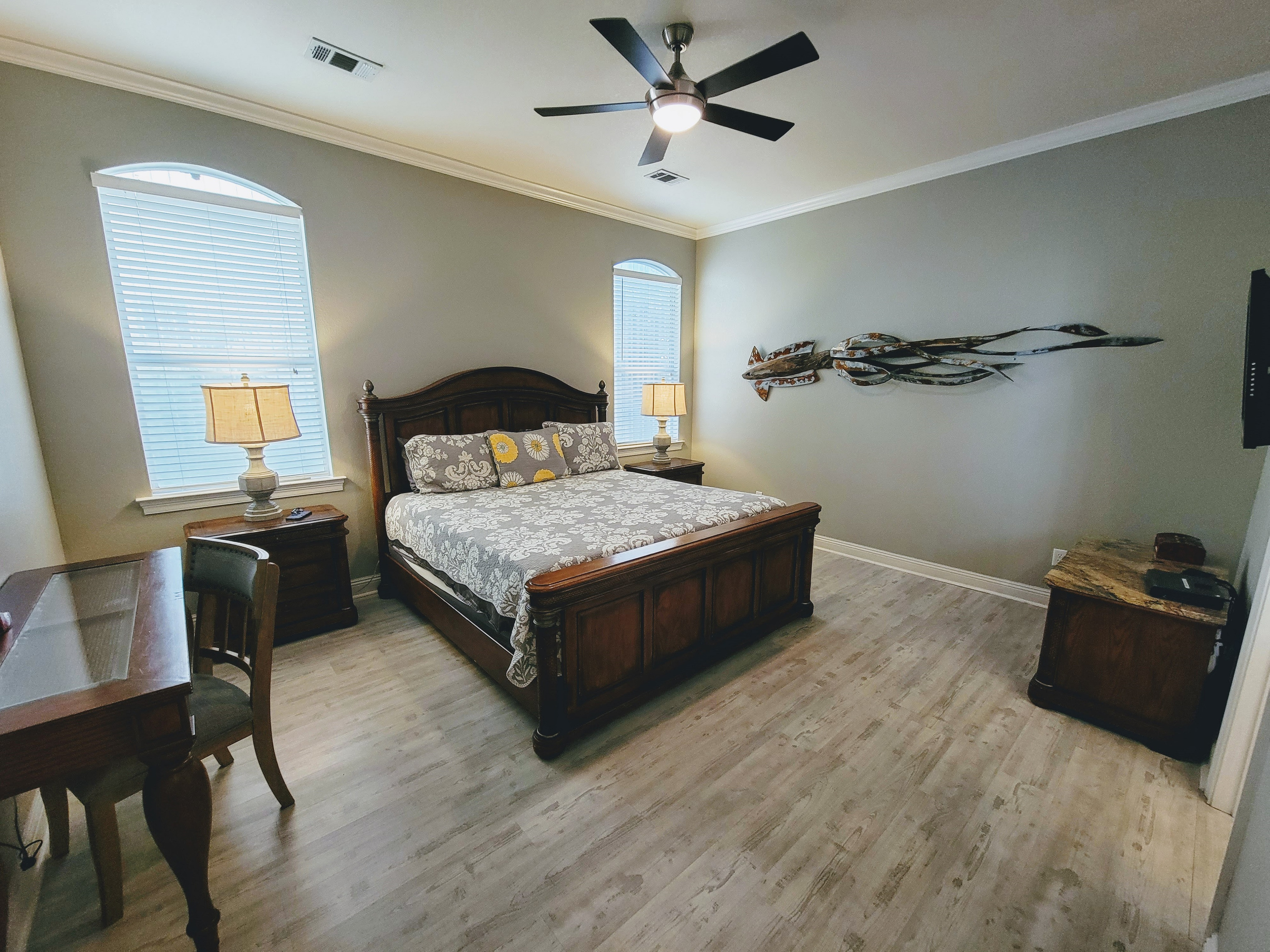 Bedroom #1 - 1st Flr King Mstr Suite with walk-in shower & tub