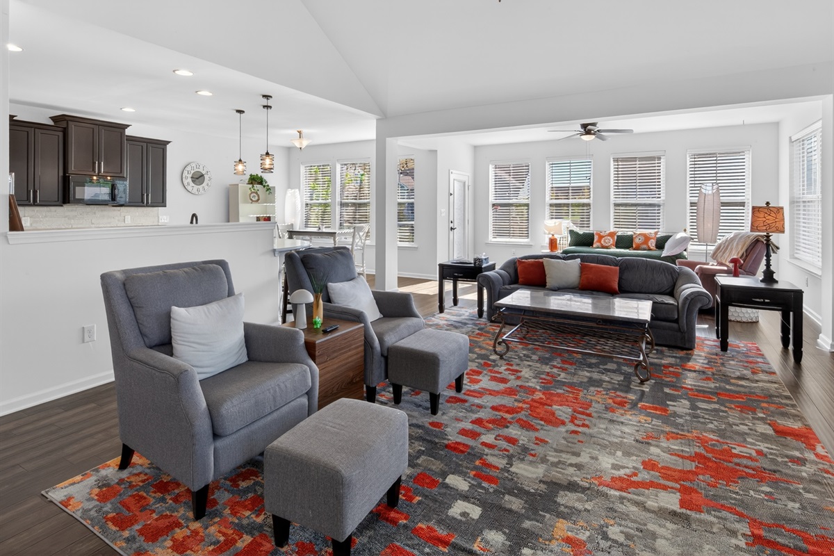 Open concept living room (Seats 7)