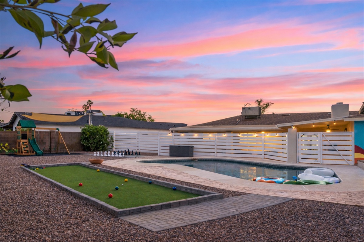 Fun, fun, fun - even past dark in this oasis back yard shared with the other 3 apartments on the property.