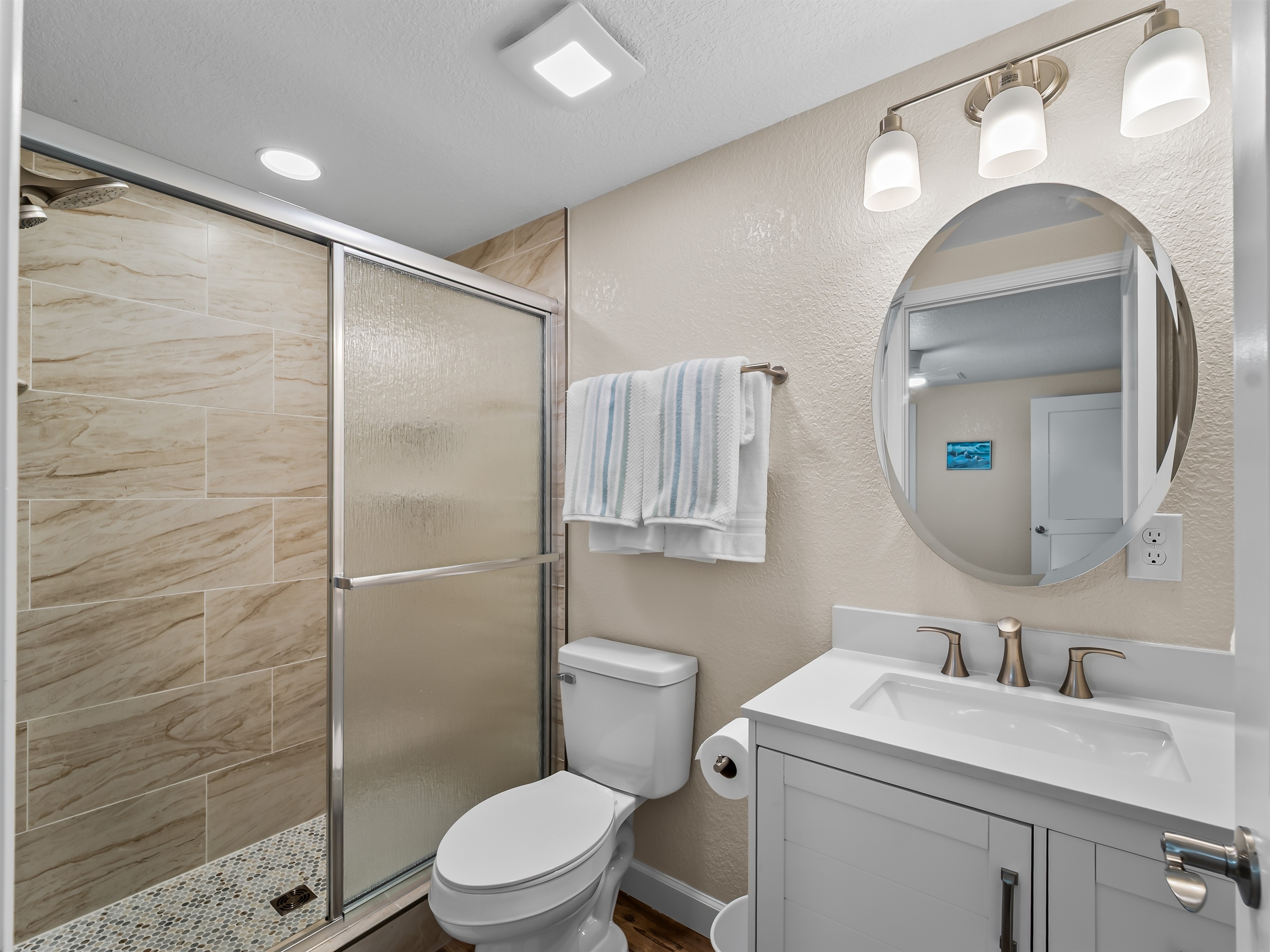 Queen Bathroom En-Suite