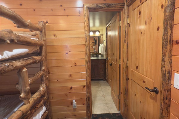 Direct access to the Hallway bathroom from Guest Bedroom