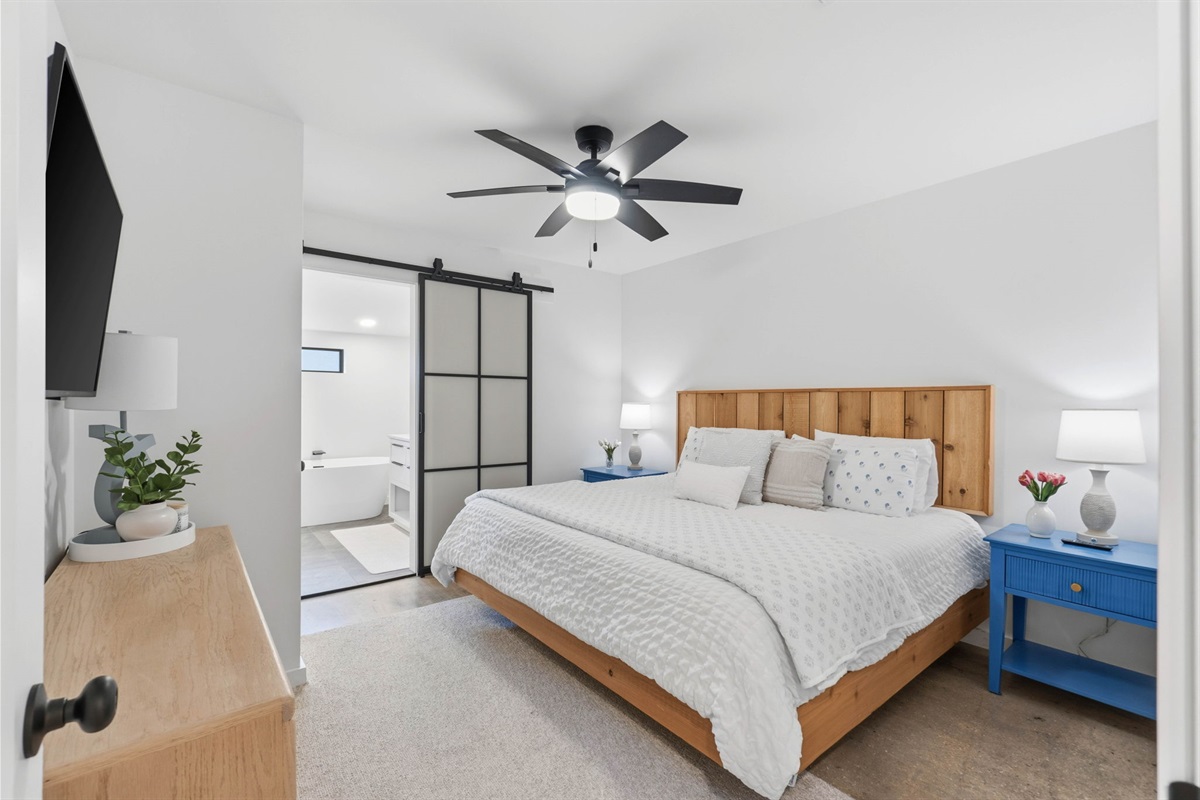 Small Serenity 2's Master Bedroom: King Bed, Private Remodeled Bathroom with walk in shower, soaker tub (sleeps 2)
